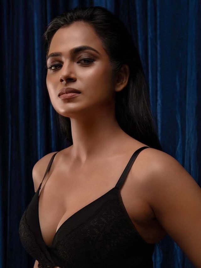 Actress Ramya Pandian new pretty looks